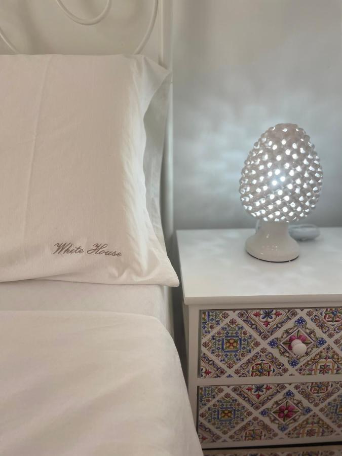 レッチェ Salentina White House Bed & Breakfast エクステリア 写真